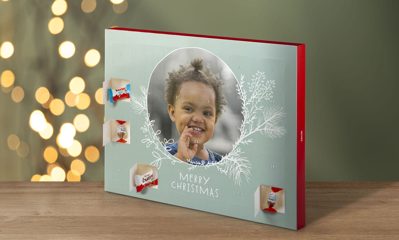 Christmas calendar with personalized image and small gifts